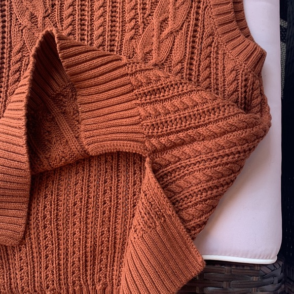 Rachel Zoe size small women’s brown crewneck cable sweater vest - Picture 4 of 7